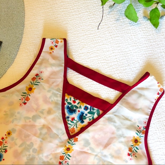 Floral Top - Picture 3 of 3